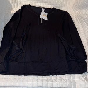 NWT- CABLE & GAUGE L/S side slit front zip up casual blouse. Size SM. Black.